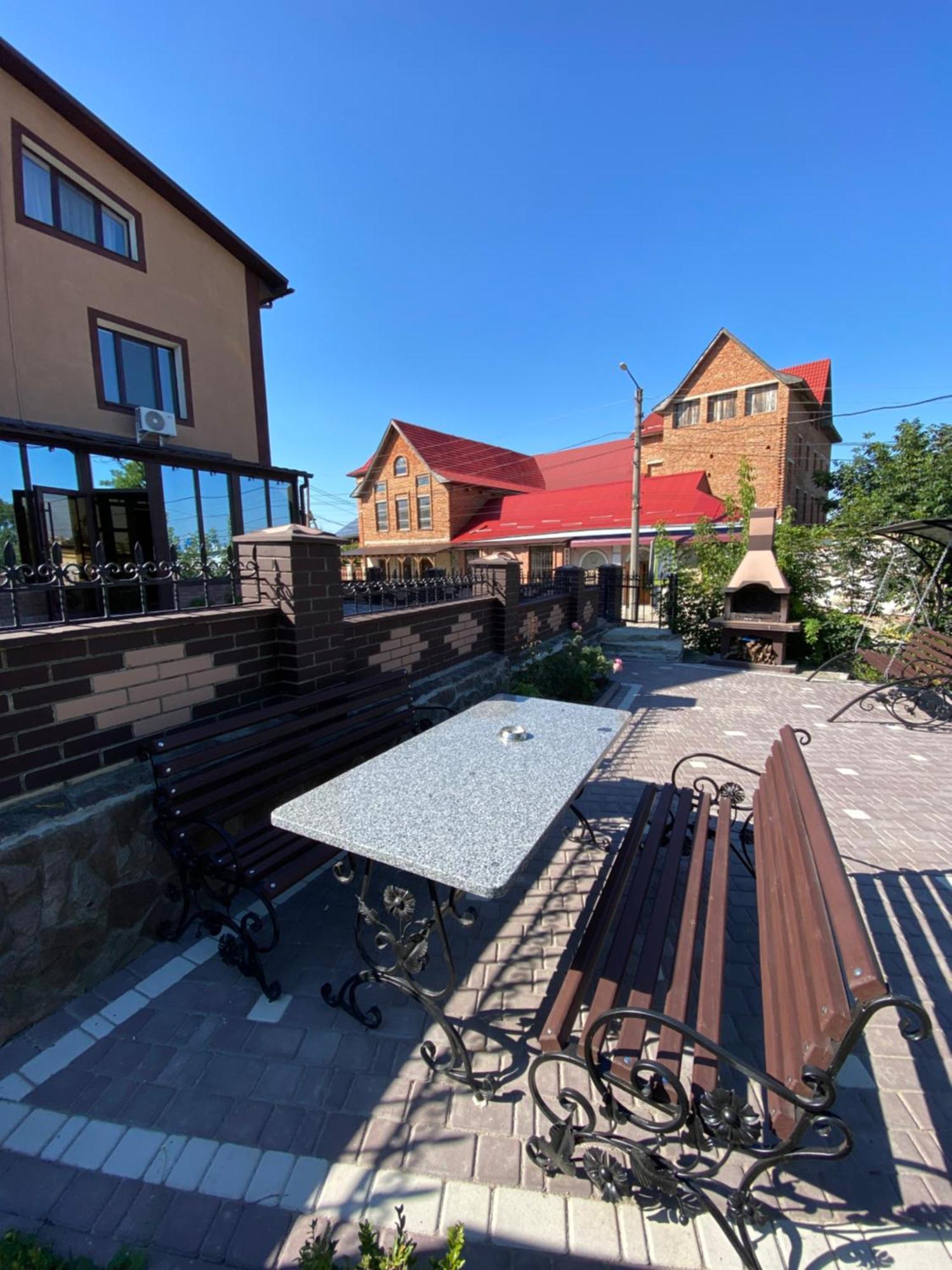 Family Люкс Aparthotel Kamenets-Podolsk Eksteriør bilde